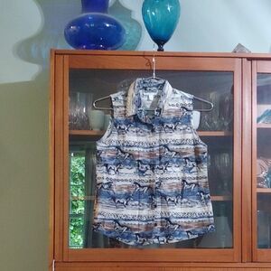 Blue Scenic Horses Print Sleeveless Blouse, Exquisite Western Wear.